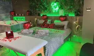 Déco romantique + table massage JUNGLE
